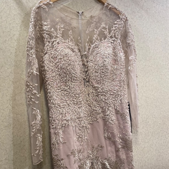 Mother of the Bride or Groom gown - Picture 11 of 12